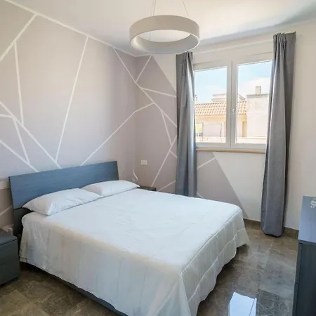 Bed & Breakfast White & Grey 3*