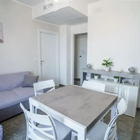 White & Grey Bed and Breakfast Supersano