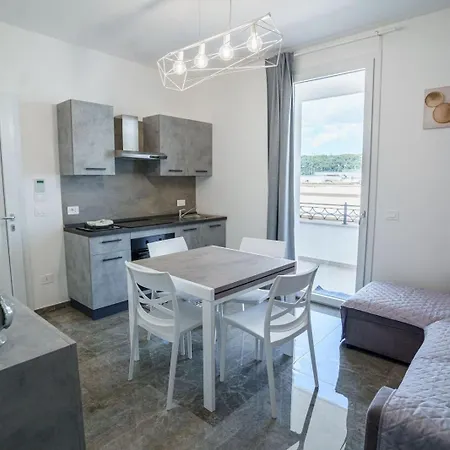 Bed and Breakfast White & Grey 3*