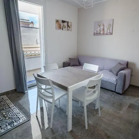 White & Grey Panzió