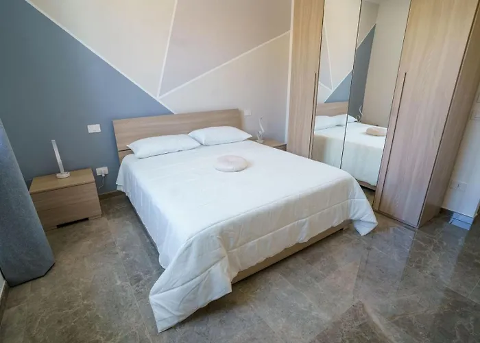 White & Grey לינה וארוחת בוקר 3*