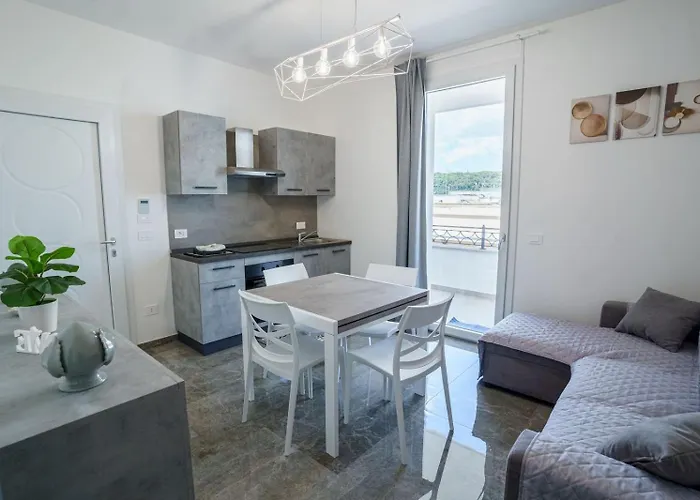 לינה וארוחת בוקר White & Grey 3*