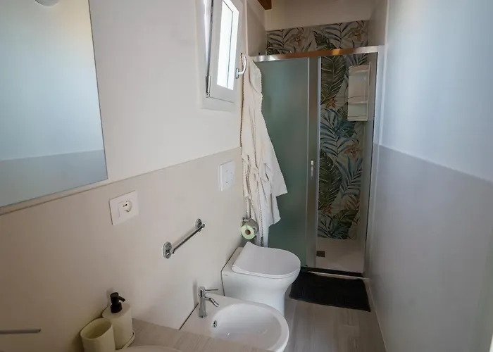 White & Grey לינה וארוחת בוקר 3*