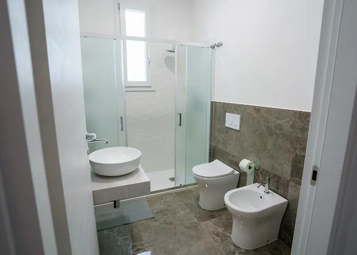 לינה וארוחת בוקר White & Grey 3*